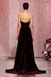 Dunkelrotes Trägerloses Abendkleid aus Samt